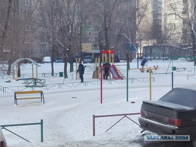 У меня во дворе украли второй раз за пол года новую детскую площадку!