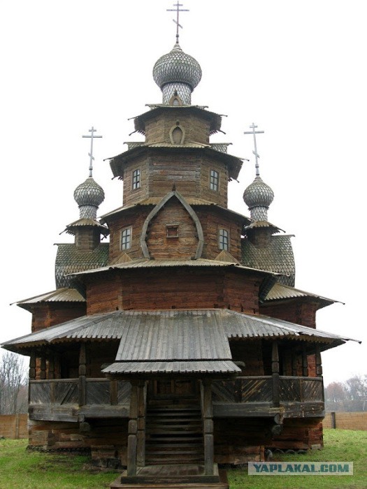 Уникальная деревянная Успенская церковь сгорела в Кондопоге