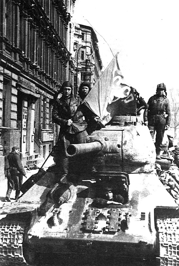 Исторические моменты Победы. Апрель-май 1945г