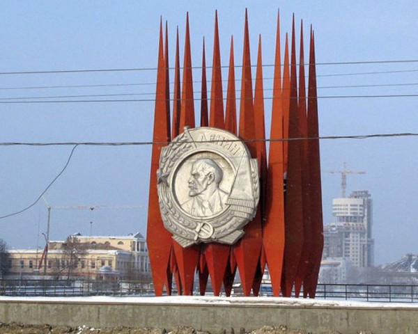 «Это просто черти!» Под Екатеринбургом вандалы разгромили кладбище