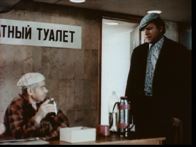 За кадром. Туалетная тема
