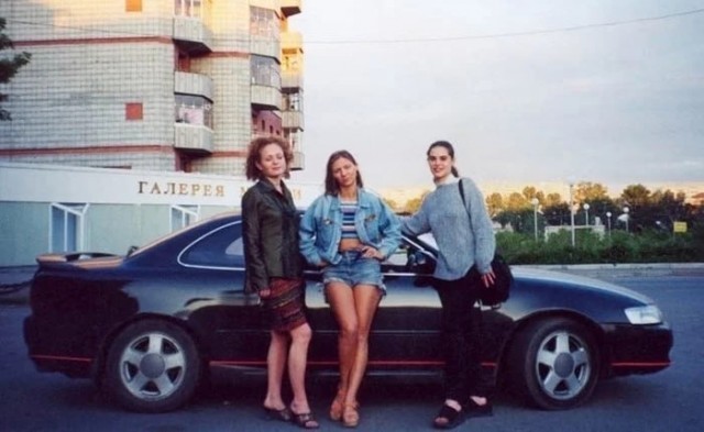 Девчата из 90-х и 00-х