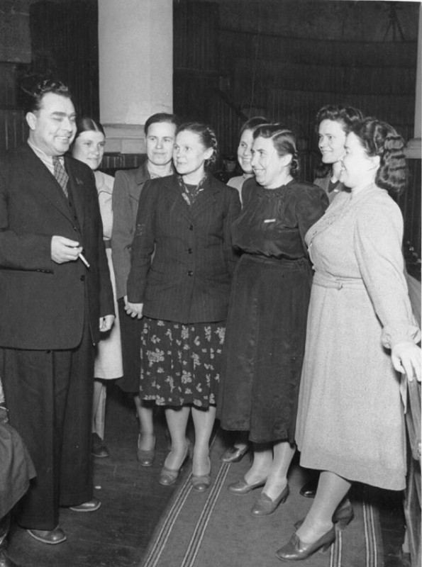 Дорогой Леонид Ильич. История жизни в фотографиях.
