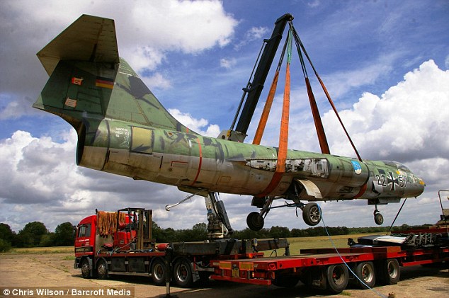 Отреставрированный F-104 "Starfighter" в саду