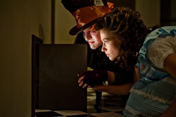 Помолвка в стиле “Алисы в Стране чудес”