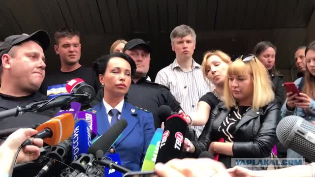 Как-то летом на рассвете Заглянул в соседний сад (с)