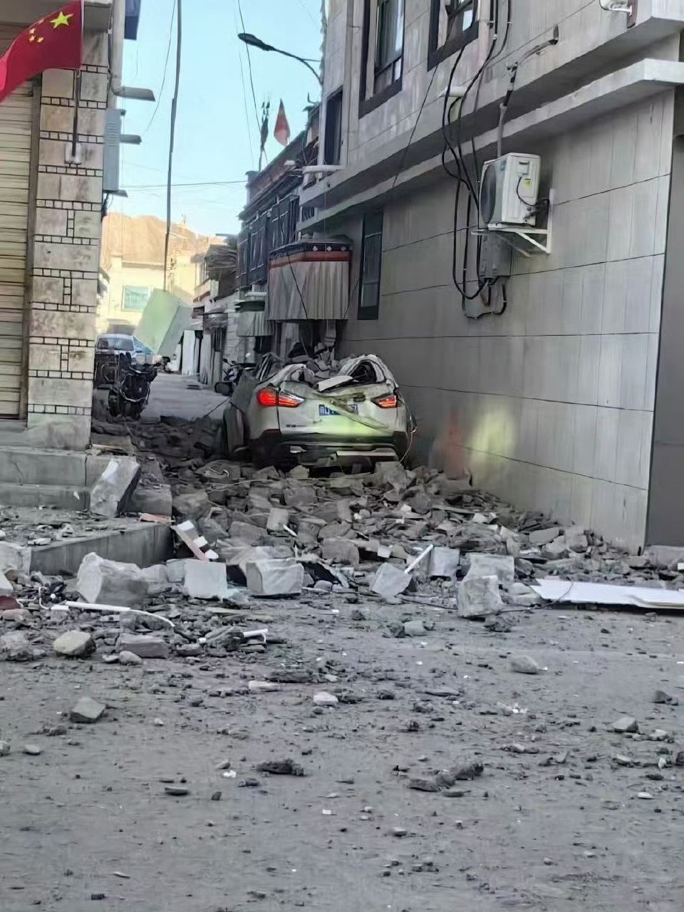 В Тибетском автономном районе в Китае произошло землетрясение магнитудой 7,1 балла