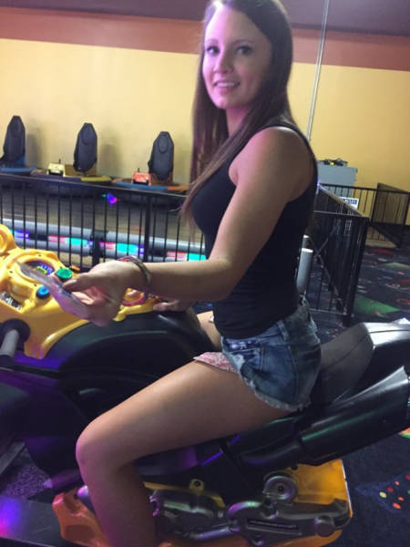 Лето! Булки на прогулке или девушки в шортах.