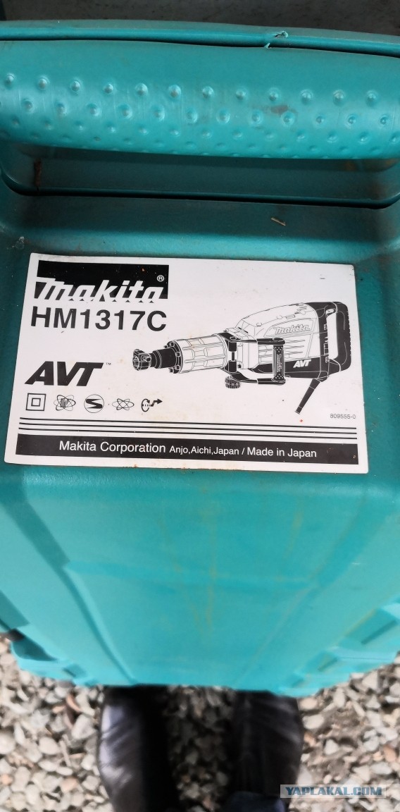 Продам отбойный молоток Makita HM1317C