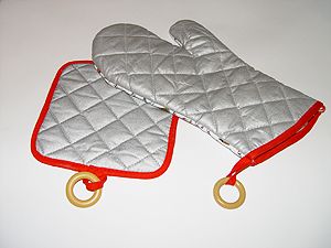 14 идей, что подарить девушке на 8 Марта