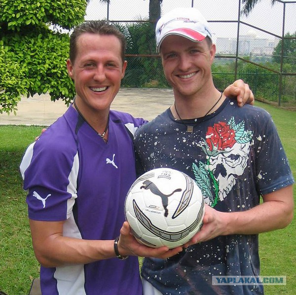 Знаменитости и их родные братья с сестрами