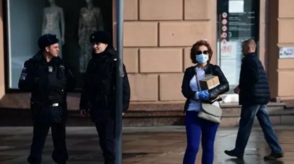 В Москве ввели чрезвычайное положение? Или положили на граждан?