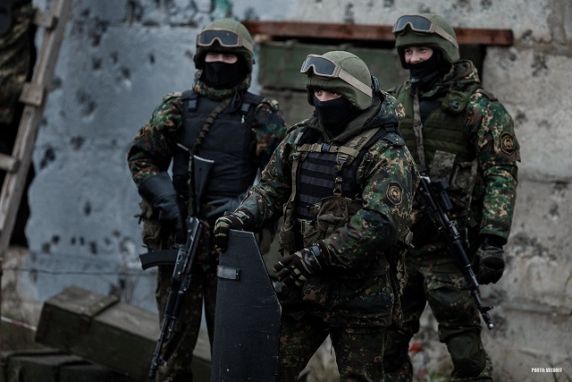 Тренировка спецов перед показательными учениями