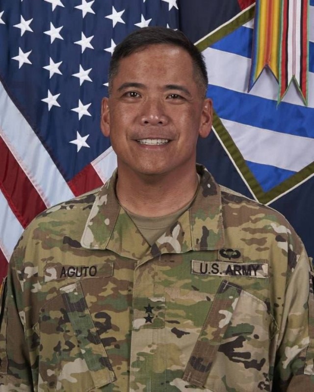 Генерал США оконфузился в Киеве и потерял секретные материалы