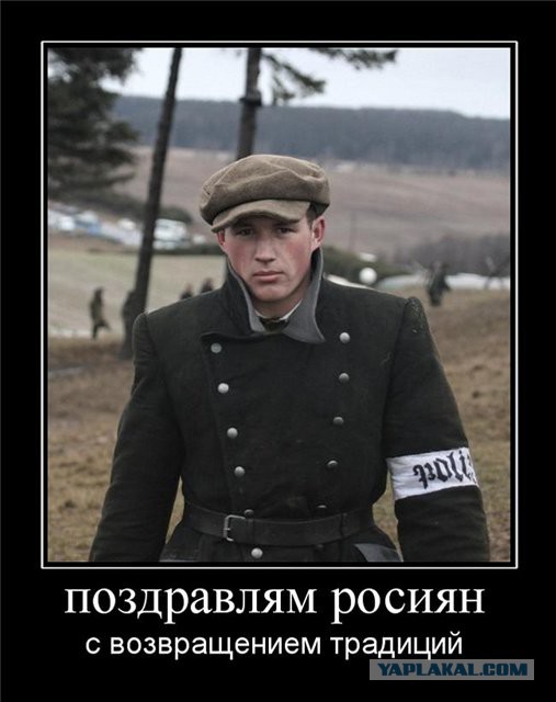 Антифашиста из Владивостока оштрафовали за фотографию полицейского в каске со свастикой.