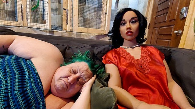 У американской пары появились "настоящие чувства" к роботизированной секс-кукле за $7 000