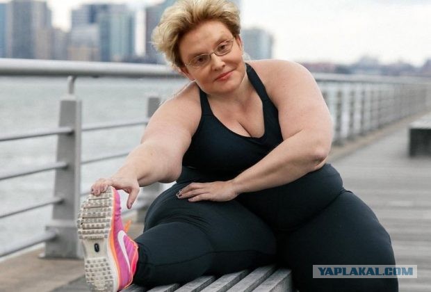 Девушка с огромными ножами напала на полицейских в ХМАО