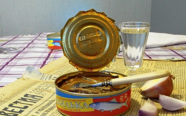 Муж перед едой выпивает....