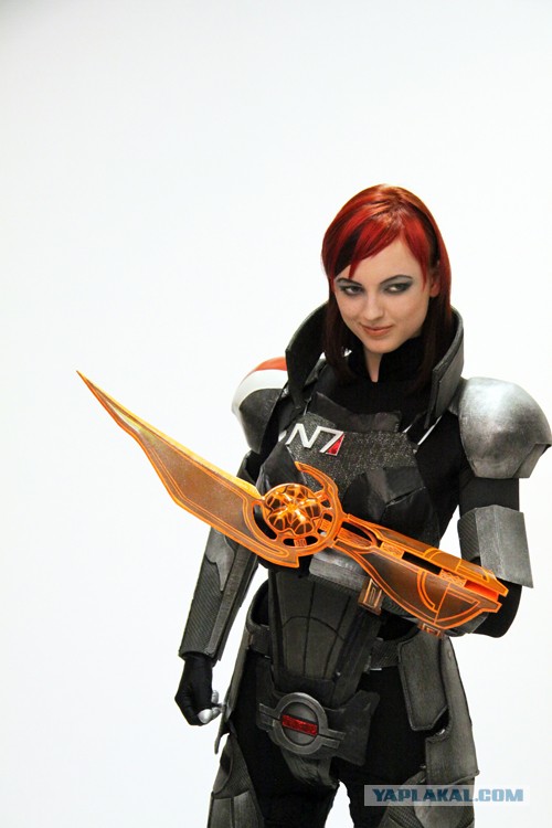 Крутой косплей, костюм из игры Mass Effect