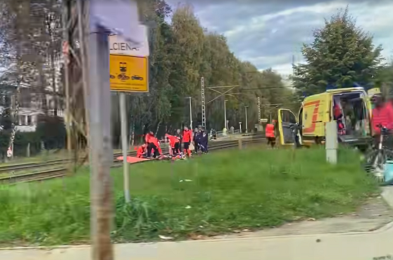 В Тюмени парень так спешил на поезд, что чуть не лишился головы: он успел спастись в последнюю секунду