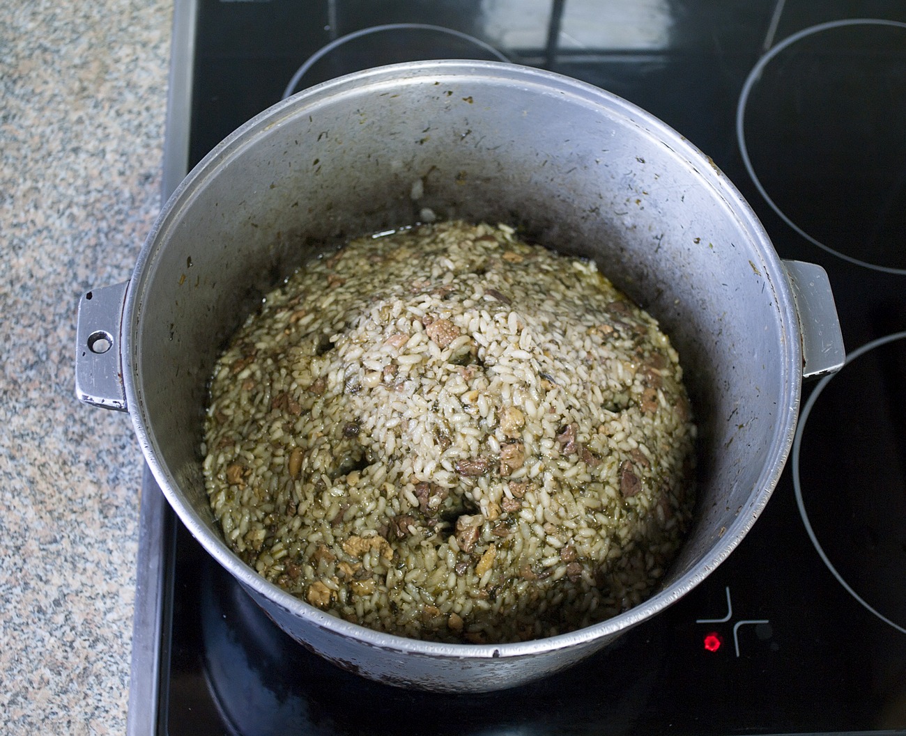 Бобак бахш. Плов с липким рисом. Доваривается рис. Переваренный рис. Рис не сварился а вода выкипела.