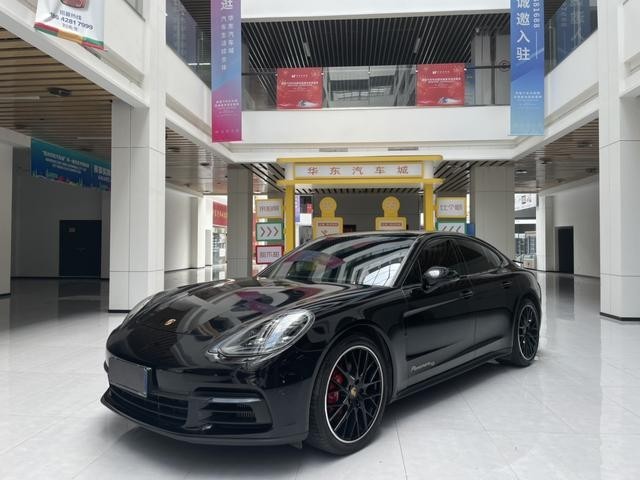 Фитнес-центр предложил клиентам сбросить 50 килограммов ради автомобиля Porsche
