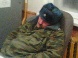 Как быстро разбудить солдата...