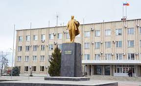 В Пензе решили «воздать должное вождю» и покрасили Ленина в золотой