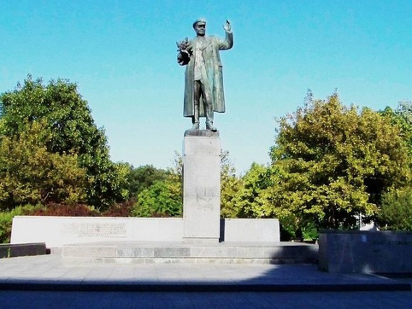 В Праге снесли памятник Коневу