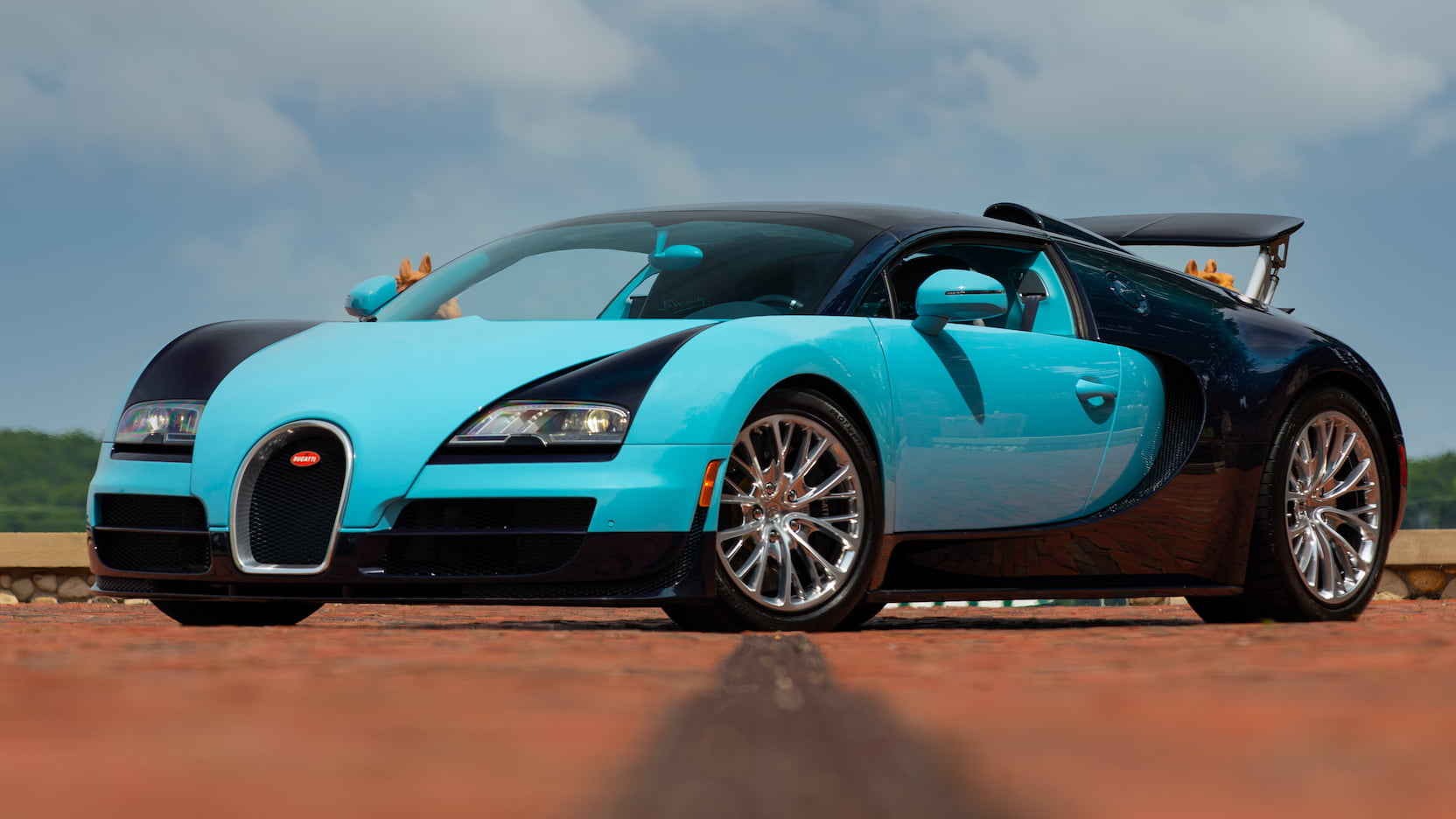 Бугатти сколько лошадей. Бугатти Вейрон 2022. Bugatti Veyron 16.4 Grand Sport Vitesse. Bugatti Veyron 16.4. Бугатти Вейрон Jean-Pierre Wimille.