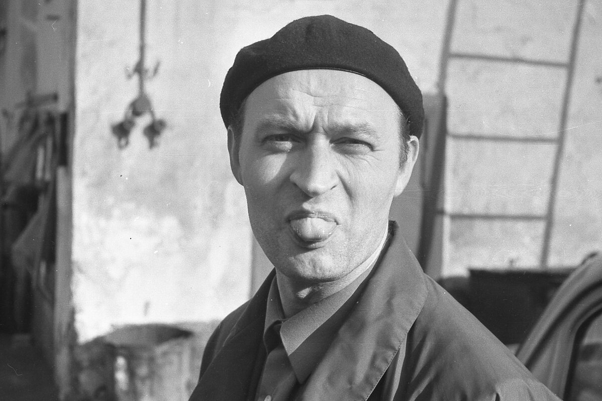 10 примеров народного «троллинга» из СССР. Комары на вес, красная плёнка и т.д.