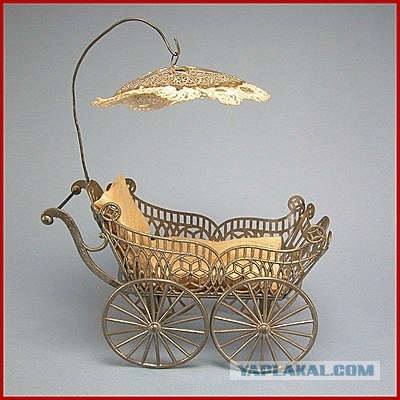 Старинные детские коляски.