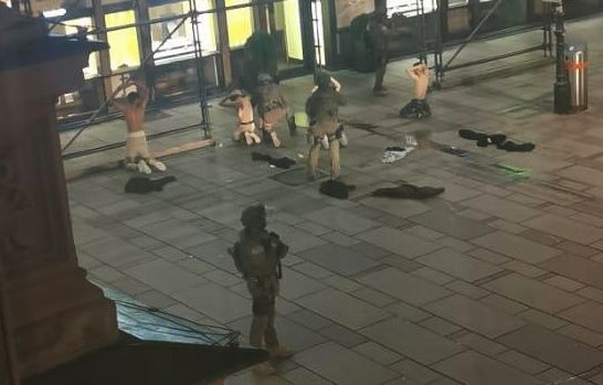 Очевидцы публикуют видео из центра Вены, где, как сообщают местные СМИ произошло нападение на синагогу