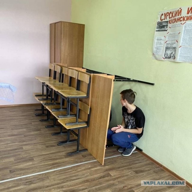 В Чувашии бабушка-вахтёрша скрутила стрелка во время учебной тренировки по захвату школы