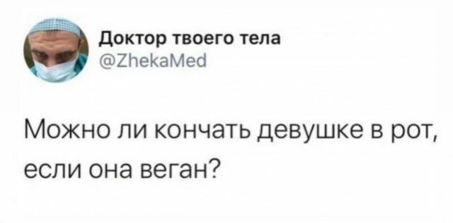 Люди, прогуливающие кладбище