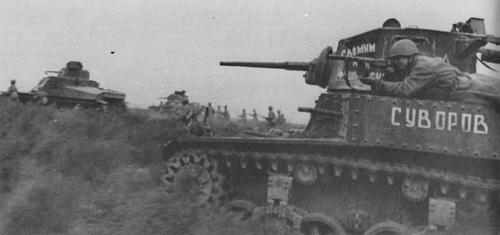Архивные фотографии советских воинов на технике
