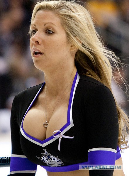 Разница между футболистом и хоккеистом