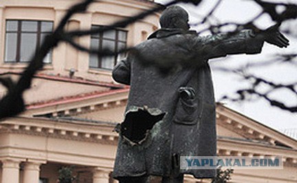 Памятники Ленину