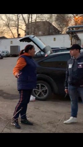 Компания из примерно 20 женщин избила семью — мама, папа, дочь — которые жарили шашлык в городе Одинцово.