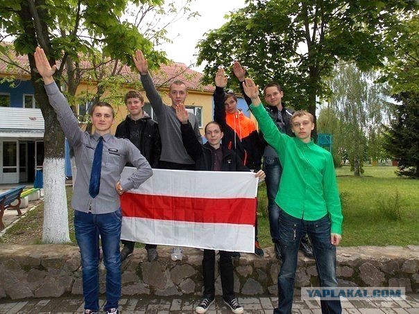 В Белоруссии на жилой дом упал самолёт
