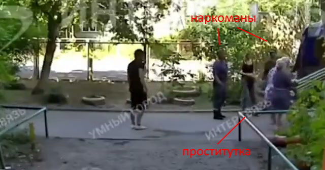 Их боялись даже грузчики... Банда бабуль из Челябинска отбила свою лавочку возле подъезда