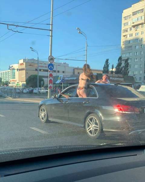 Новинка в ПДД. Высунул жопу - должны пропустить!
