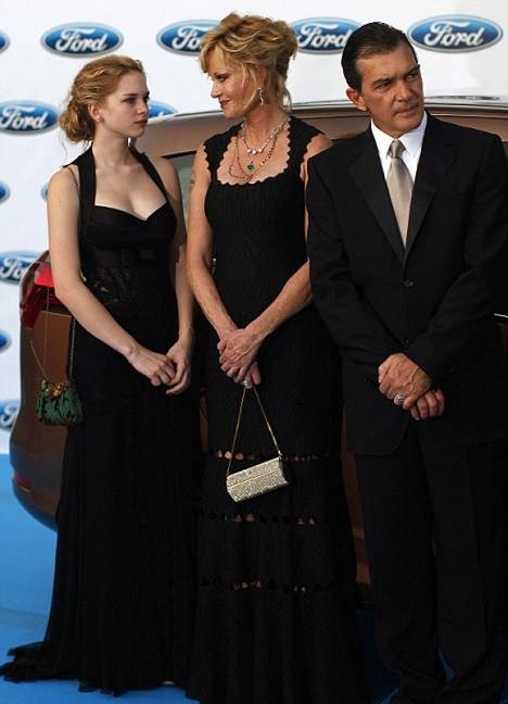 Угадаете, чья это дочка?