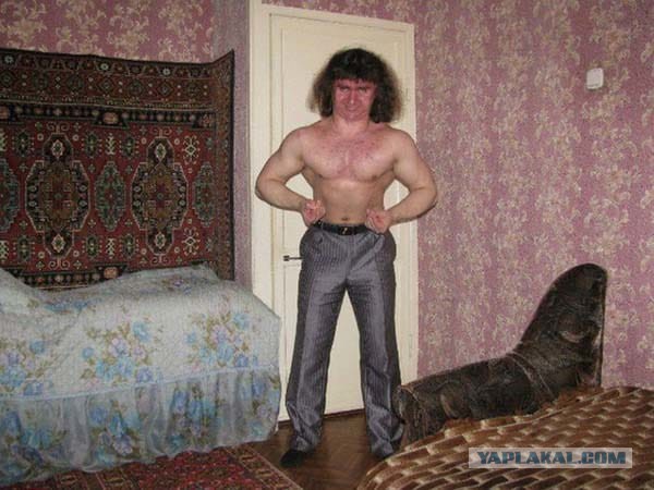 Мужчины развлекаются или валяют дурака