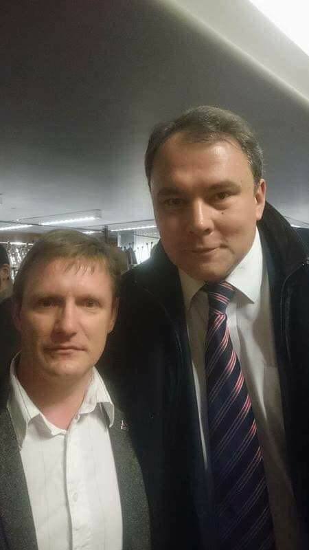 Активисты SERB разгромили мемориал Немцова и порвали венок, возложенный Болтоном