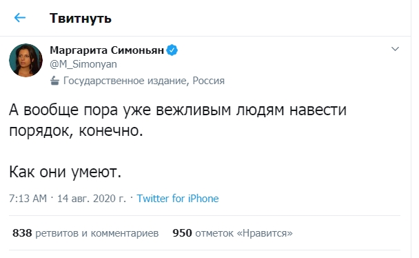 В центре Минска силовики опустили щиты в знак солидарности с манифестантами
