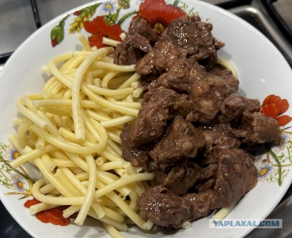 Тушёнка (?) с макаронами