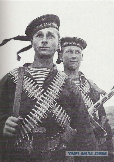 ЯП тельняшку не снял...