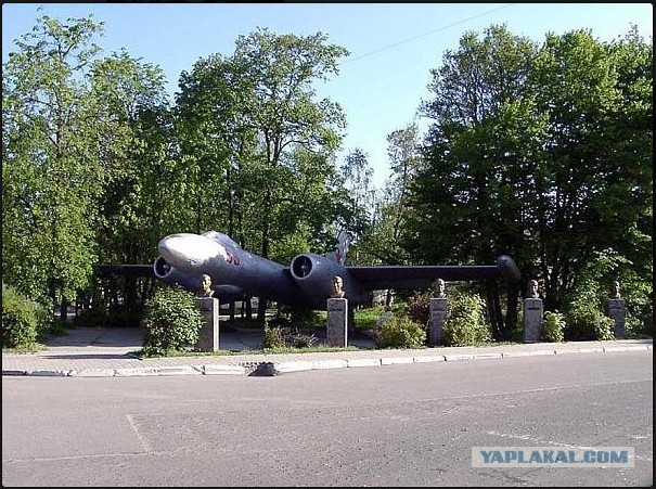 20 самых интересных авиапамятников
