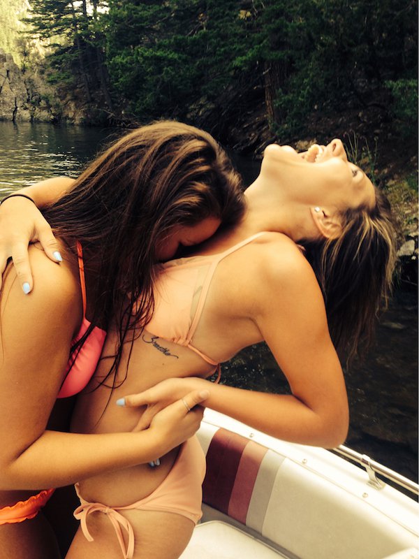 Девчонки дурачатся